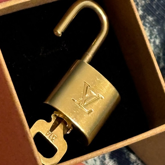 Louis Vuitton Padlock Necklace Lock and bracelet Key(#314)include - Picture 7 of 13